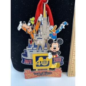Disney World 40th Anniversary Christmas Ornament 2011 Mickey Goofy Donald Castle